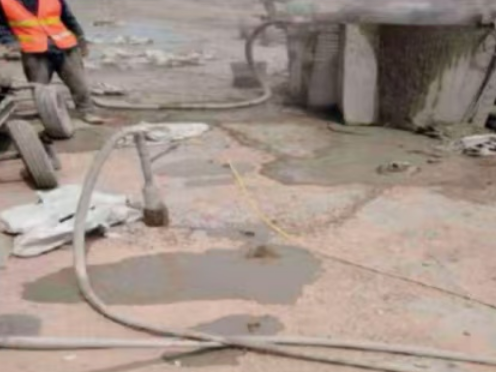 红岗水泥混凝土路面板底注浆技术 路面脱空注浆整治方案