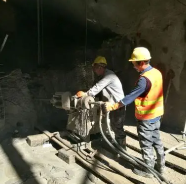 红岗水下抗分散灌浆料特点 水下不分散注浆料介绍