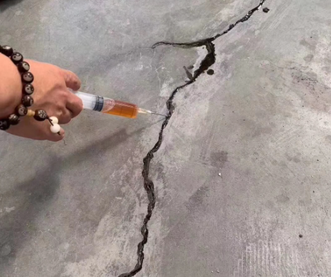 红岗混凝土裂缝修补技术详解​